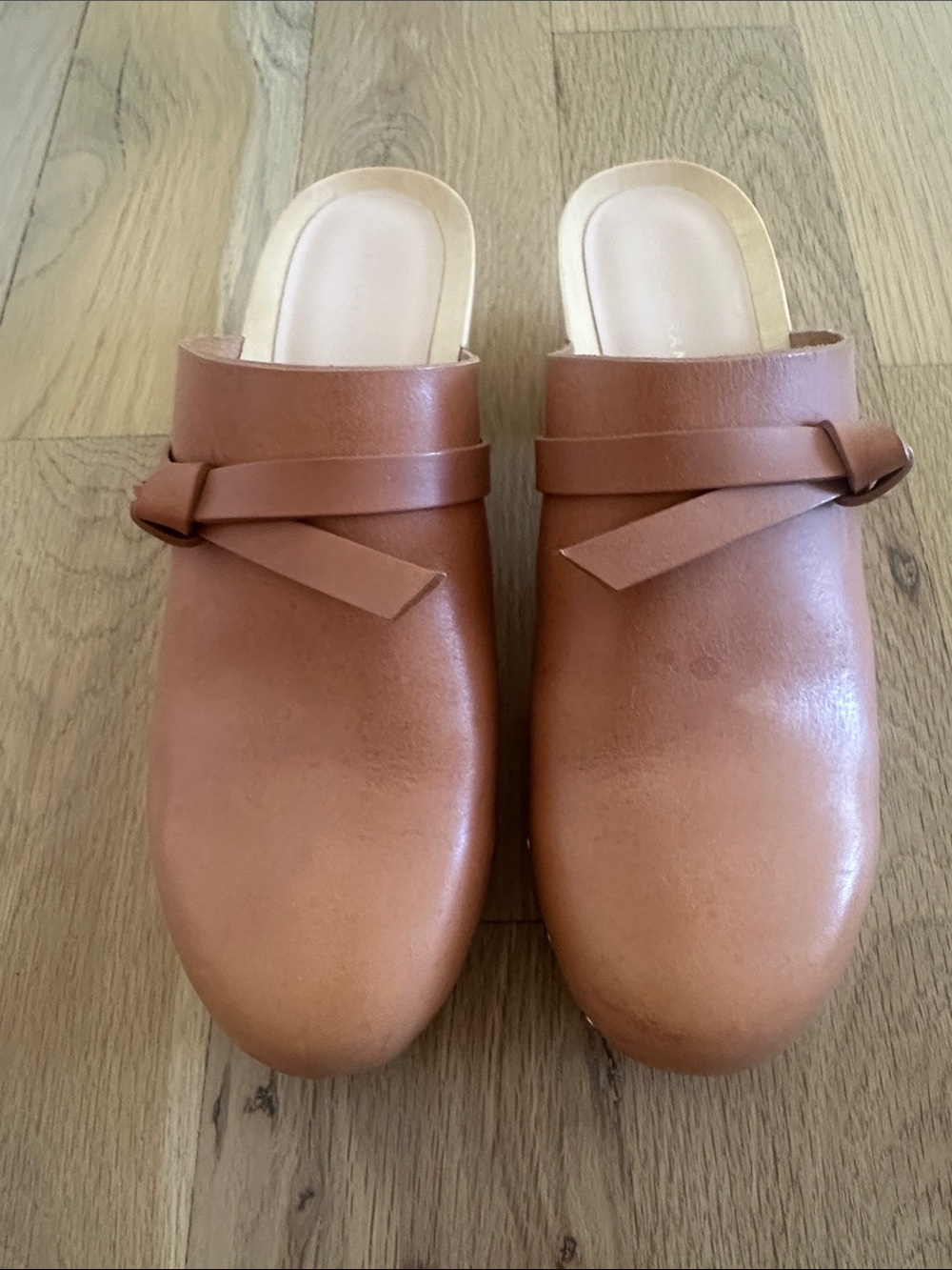 Loeffler Randall Tan Leather Knot-Detail Clogs - Picture 3 of 5